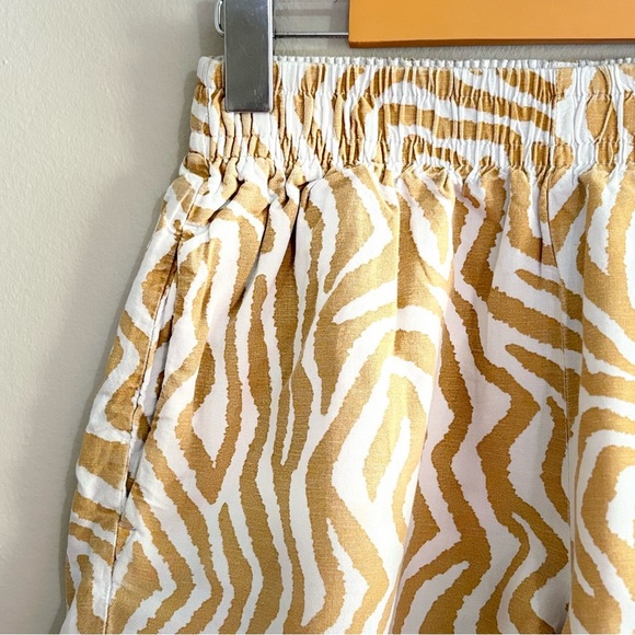 Dynamite High Waist Yellow & Cream Zebra Shorts Lined & Pockets - Picture 2 of 13